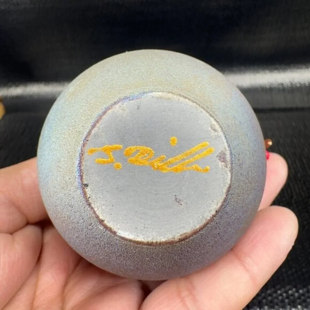 Raku‎ Pottery Small Bud Vase Artist Signed Iridescent Finish W Trinkets Vintage